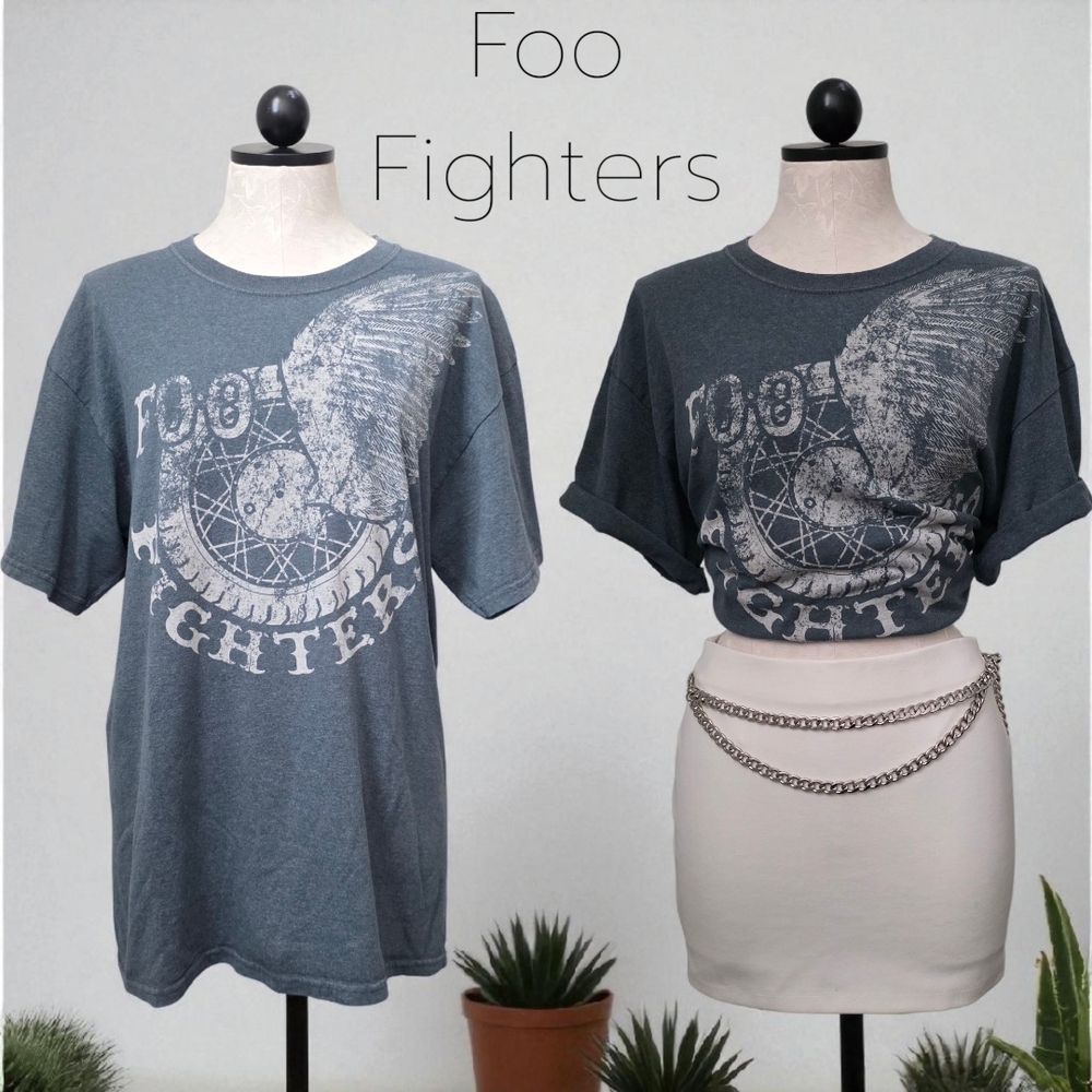 Foo Fighters Rock-n-Roll Blue Gray Graphic Tee with Winged Design Logo Unisex